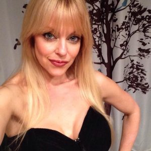 Sortie de douche, envie soudaine Emilie - rencontre-Milf-Rouen
