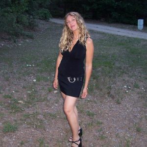 Rire autour d’un verre ? Elena - rencontre-Cougar-Villejuif