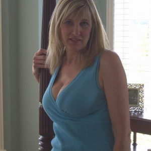 J’ai fini mon bouquin et j’ai envie de baiser Aurore - rencontre-MILF-Mantes-la-Jolie