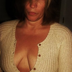 Un peu triste, très chaude. Un de ces soirs. Stéphanie - rencontre-Milf-Saint-Brieuc